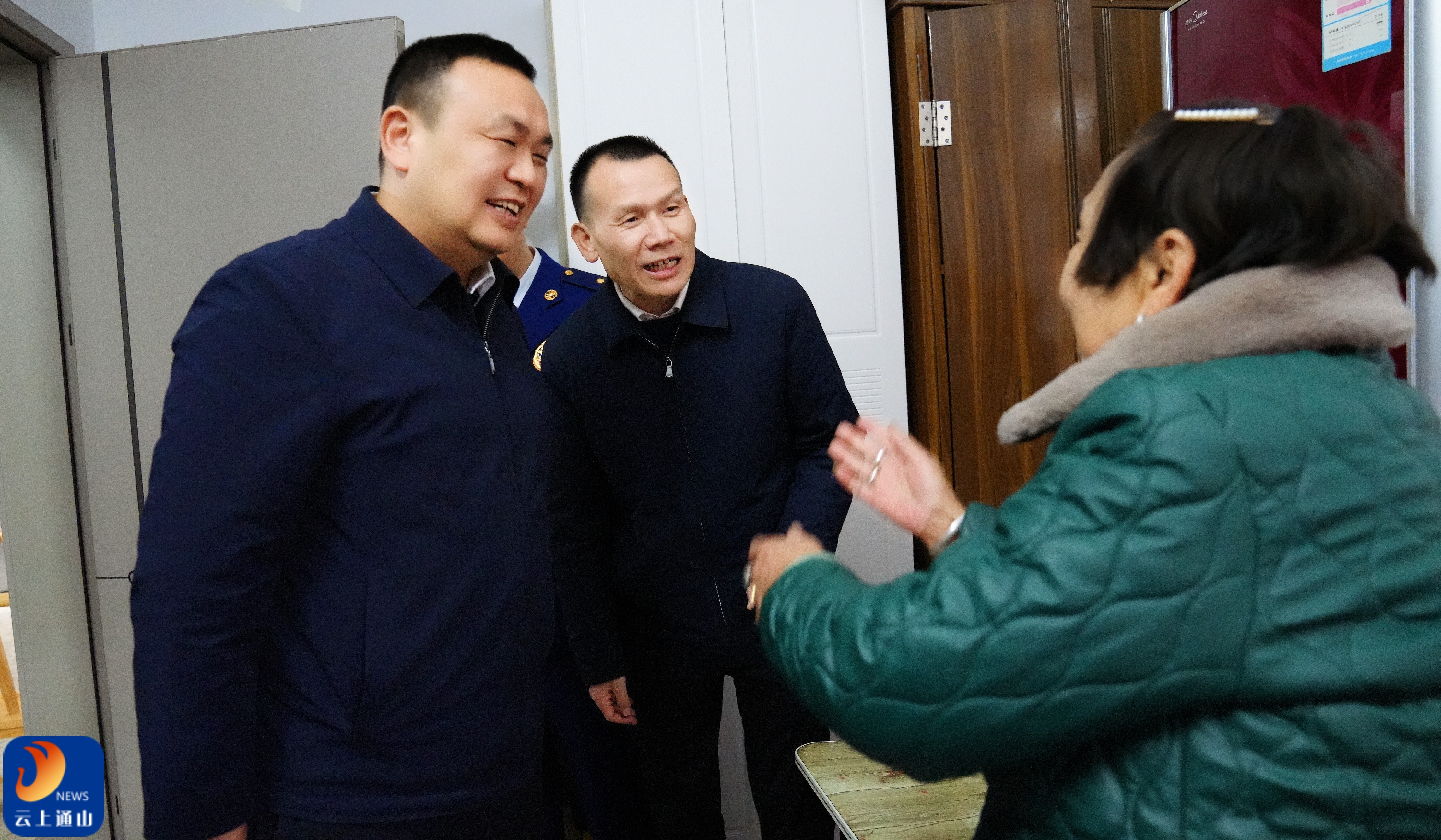 王功辉深入一线督导检查高层建筑火灾隐患、独居老人、老带幼户排查情况等安全生产工作