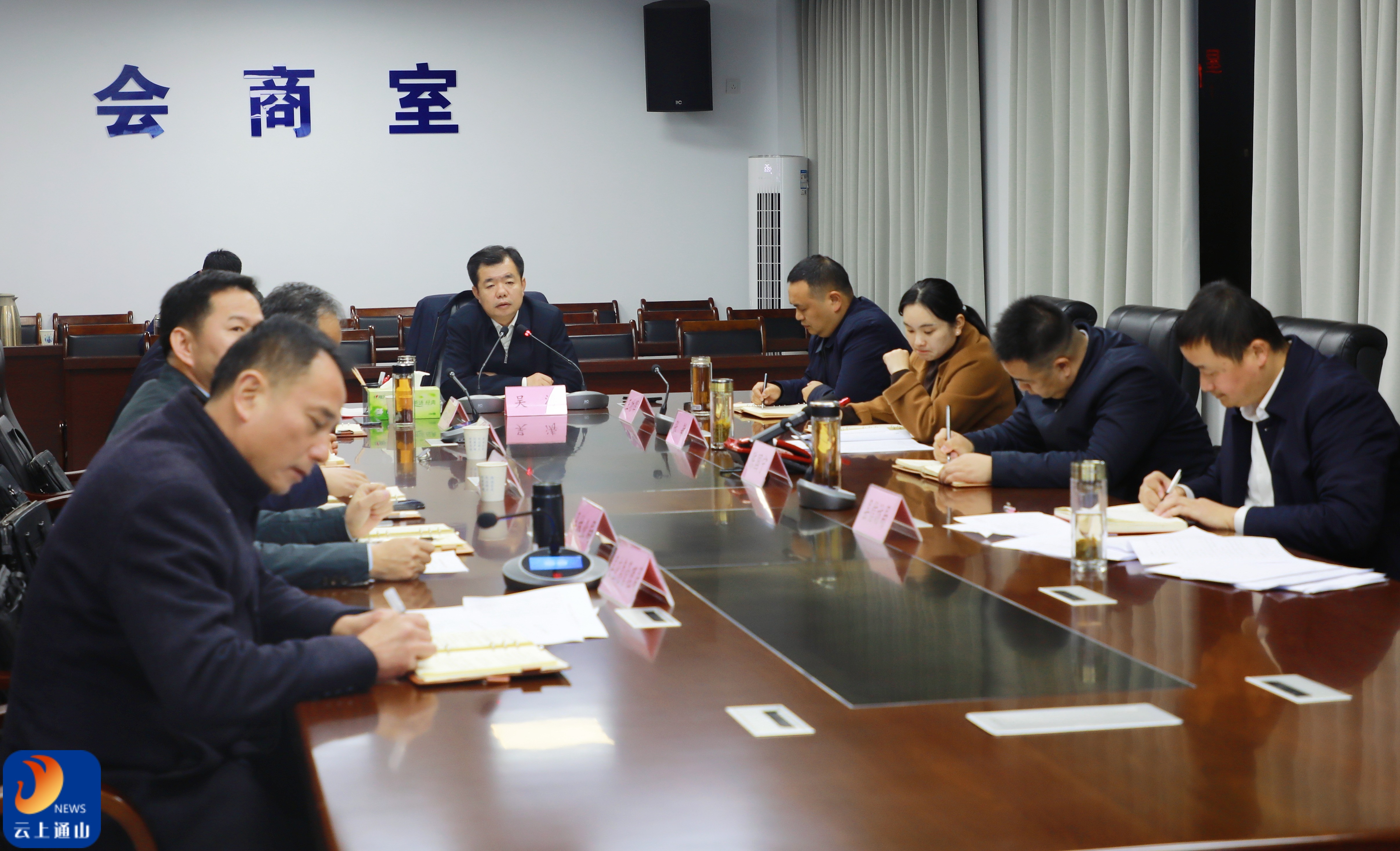 吴涛主持召开安全生产、森林防灭火、信访维稳工作调度会：提振精气神压实责任链 以“万事有解”思维筑牢安全稳定防线