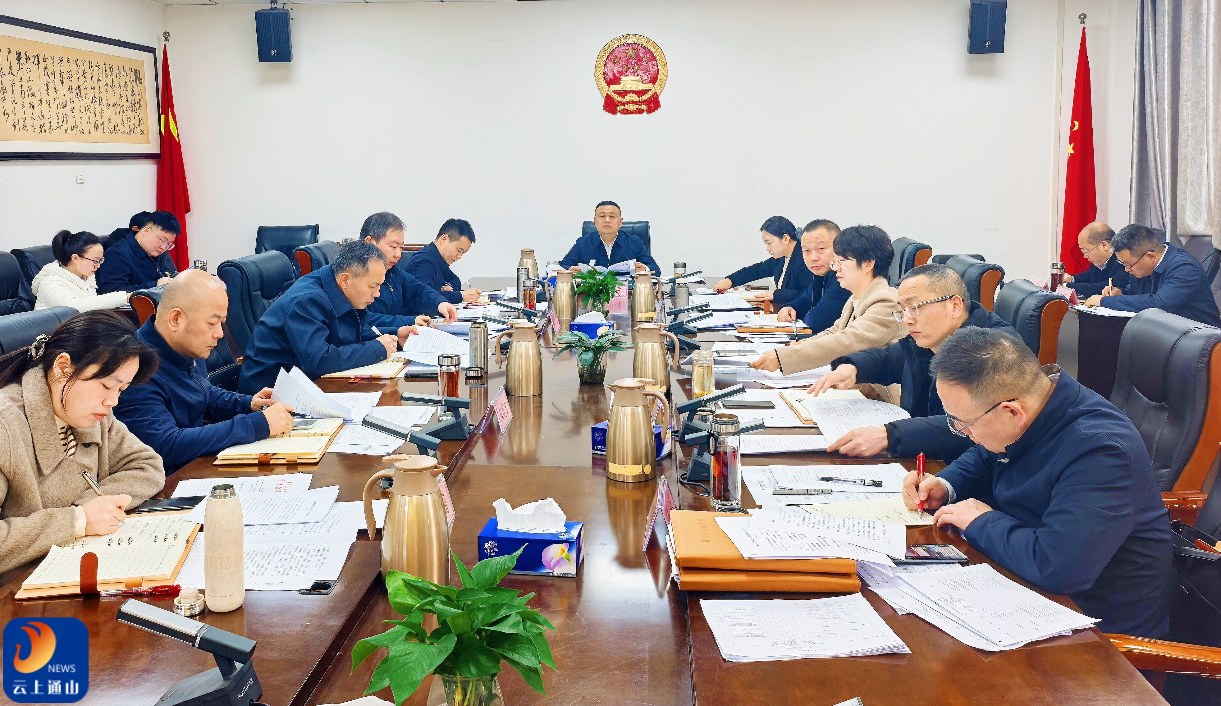 王功辉主持召开县政府党组会议、县政府常务会议、县政府周工作例会