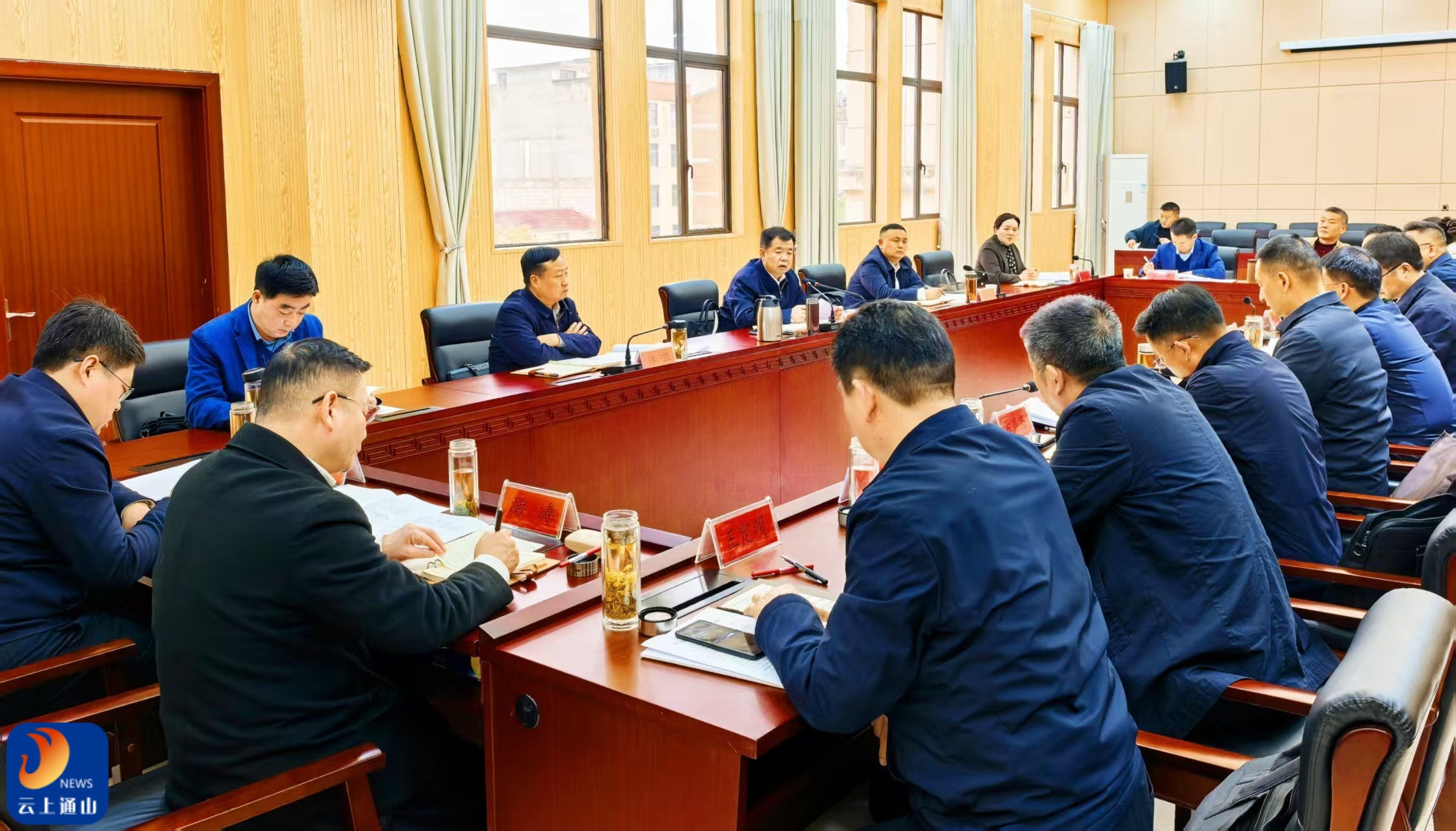 县委常委会树立和践行正确政绩观学习教育读书班集体学习会议召开