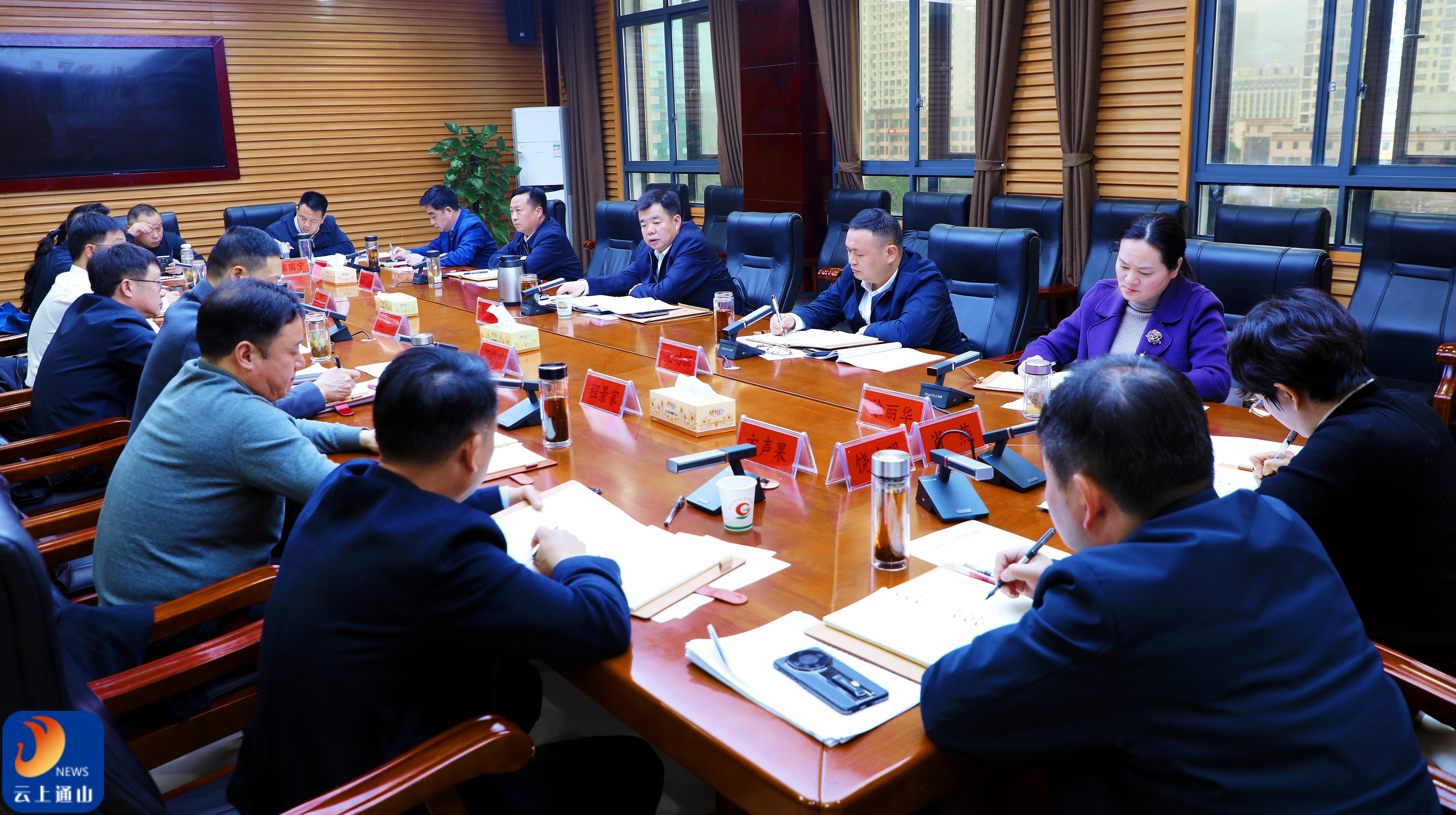 吴涛主持召开党政联席会议：以“只争朝夕、时不我待”的干劲 推动各项工作落地见效