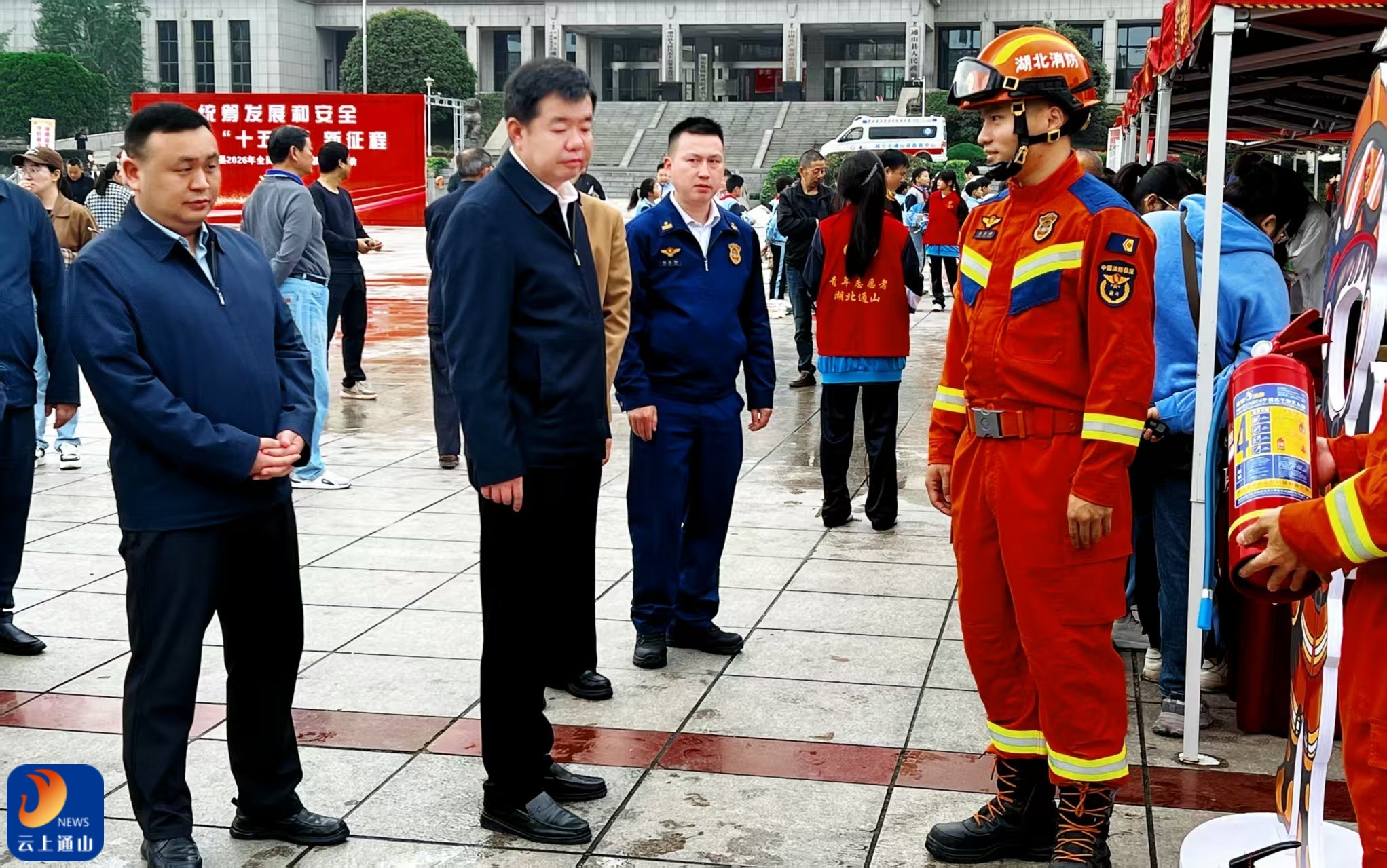 通山县举办2026年全民国家安全教育日主题市集活动 吴涛 王功辉到场观摩