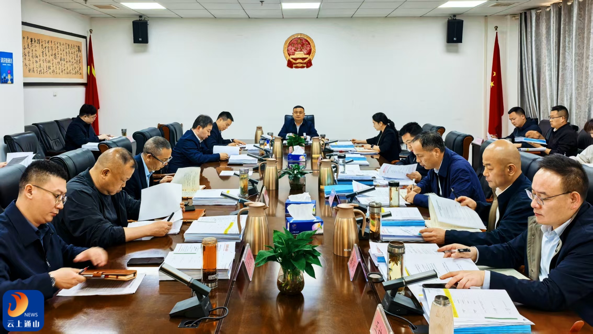 王功辉主持召开县政府党组会议、县政府常务会议、县政府周工作例会