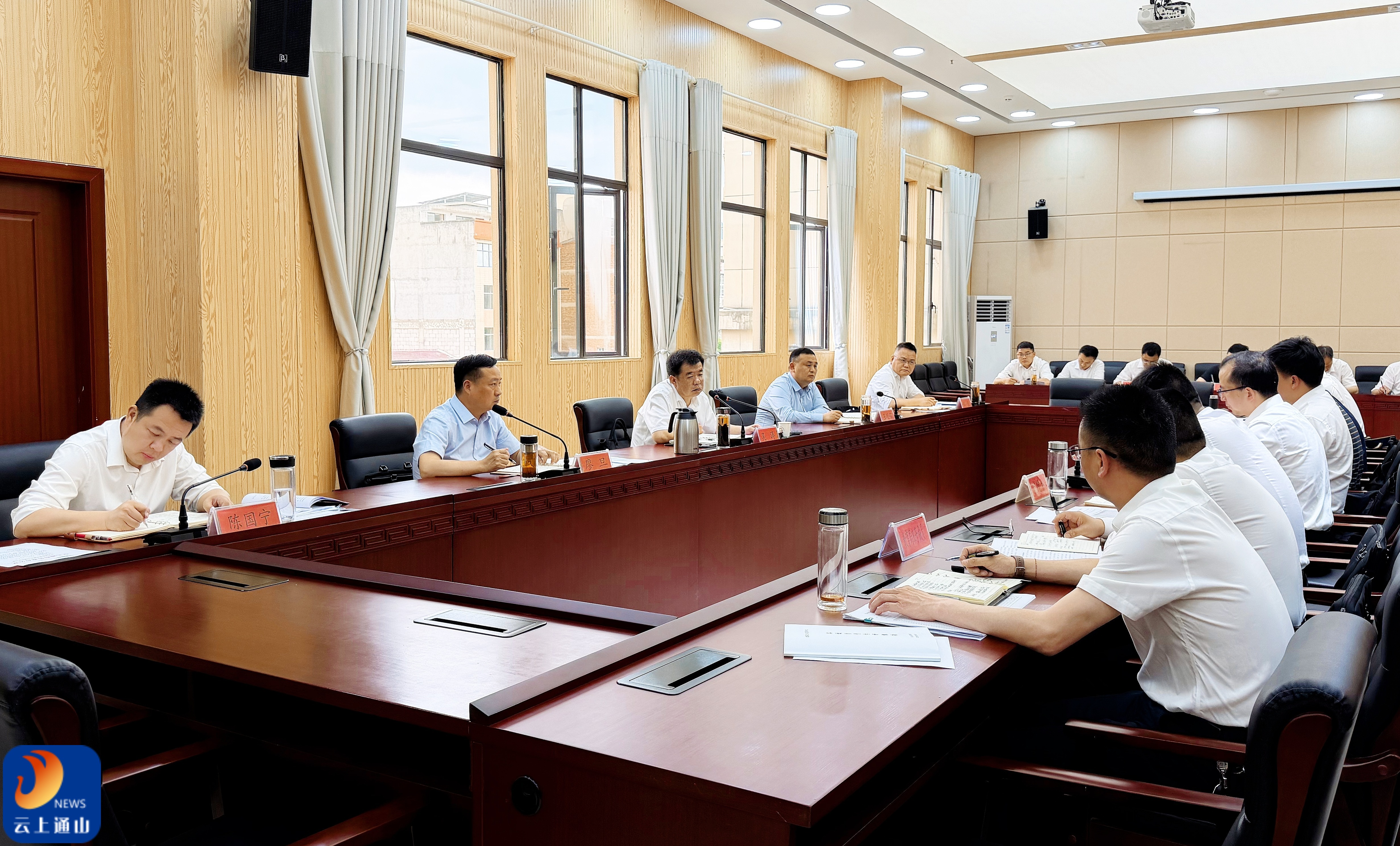 吴涛主持召开全县基础教育提升专题会议