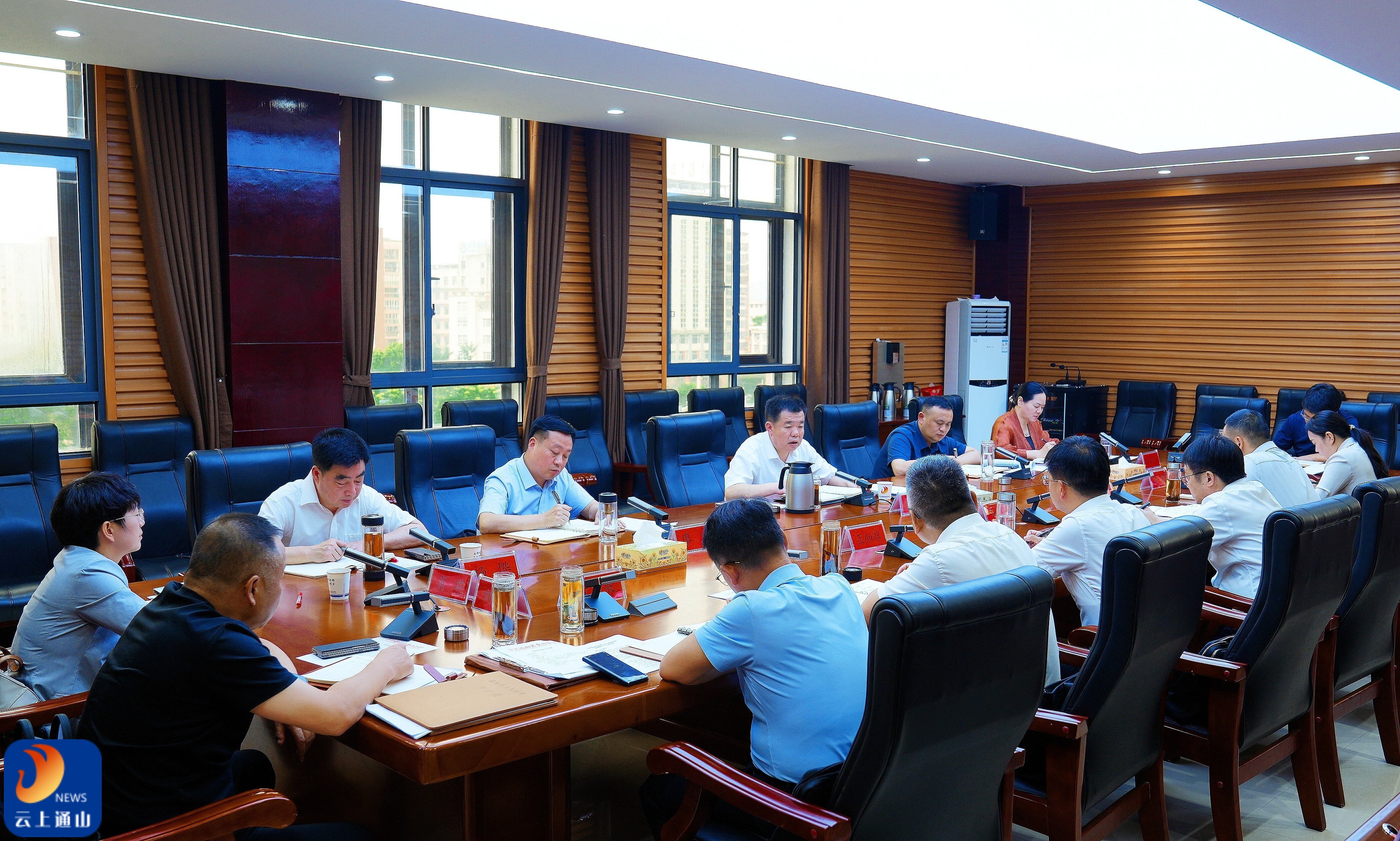 吴涛主持召开党政联席会议： 锚定“双过半”目标 统筹推进安全与发展 全力推动各项工作提质增效