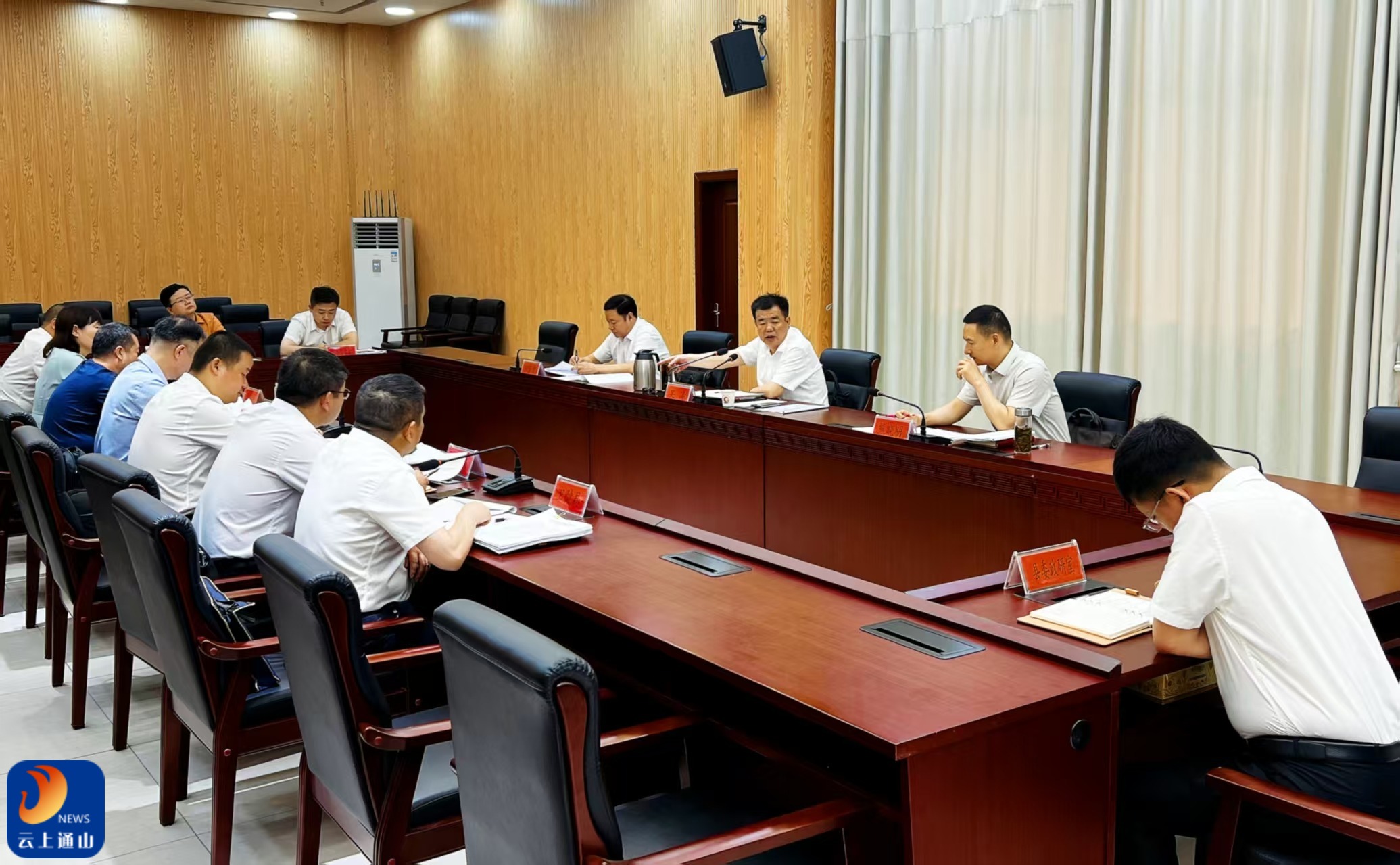 吴涛主持召开全县群众身边不正之风和腐败问题集中整治工作会