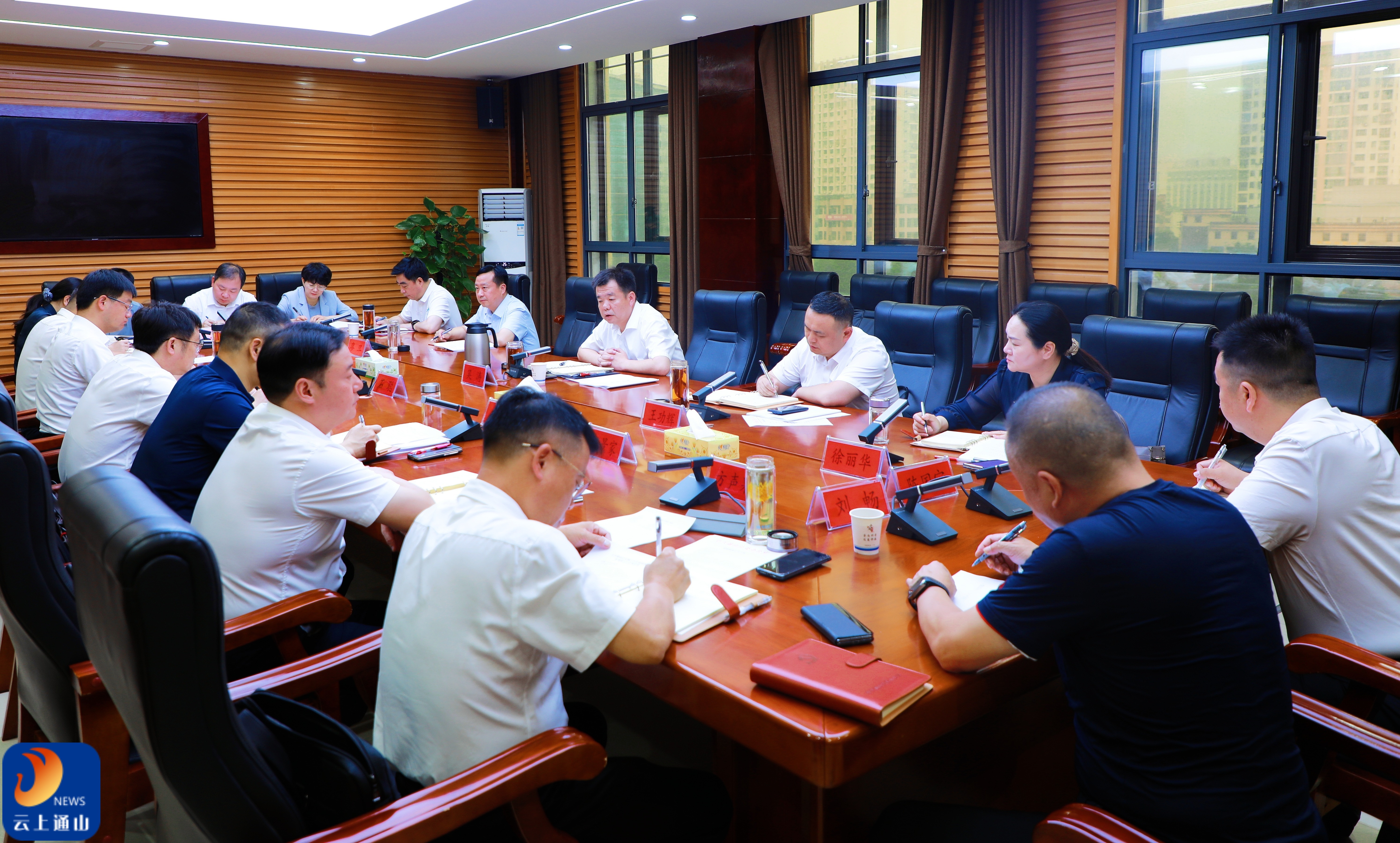 吴涛主持召开党政联席会议时强调：统筹发展和安全 奋力实现“双过半”目标