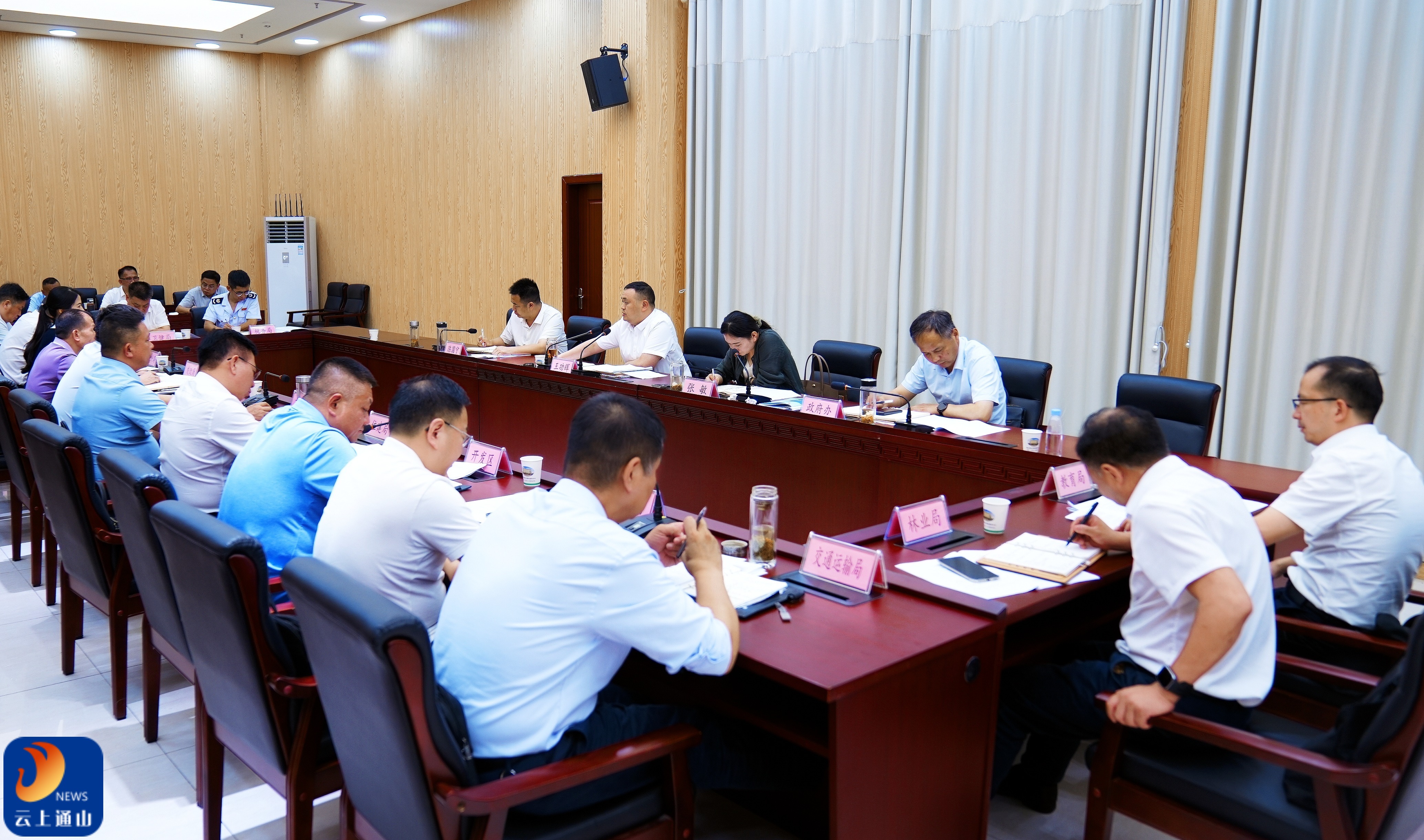 王功辉在全县“四上”企业入规纳限工作专题推进会上强调：把准经济发展“晴雨表” 夯实稳增长“压舱石”