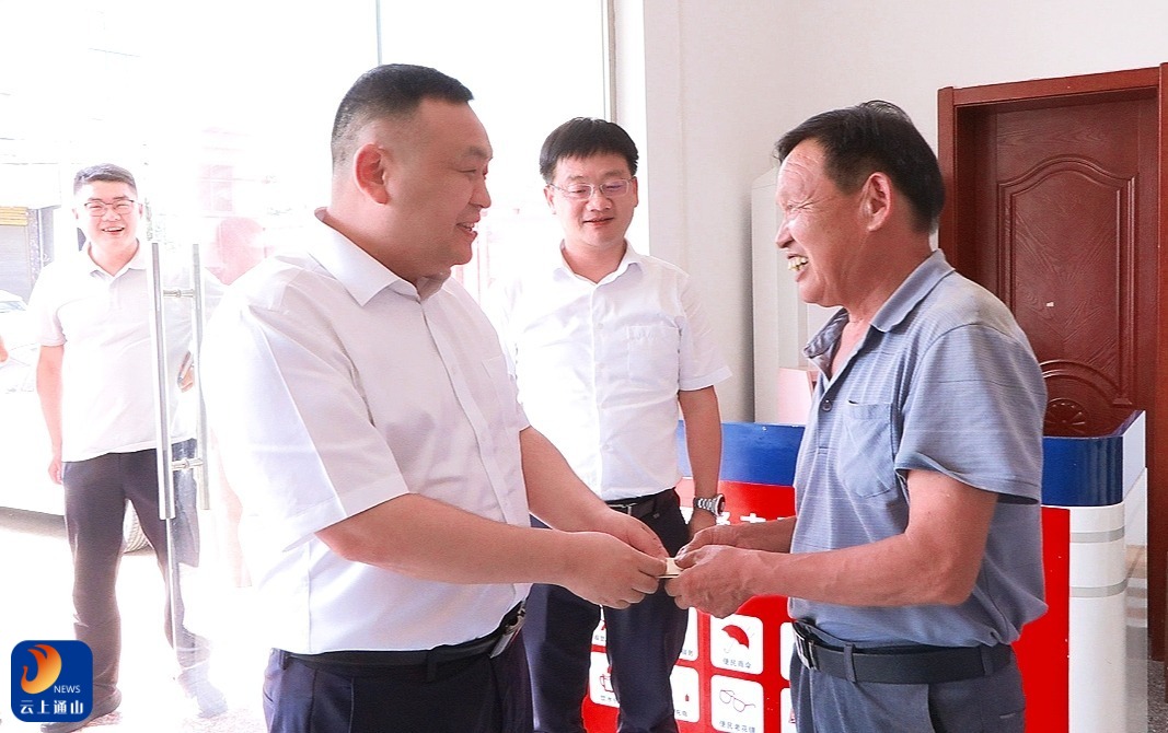 王功辉赴九宫山镇走访慰问困难党员
