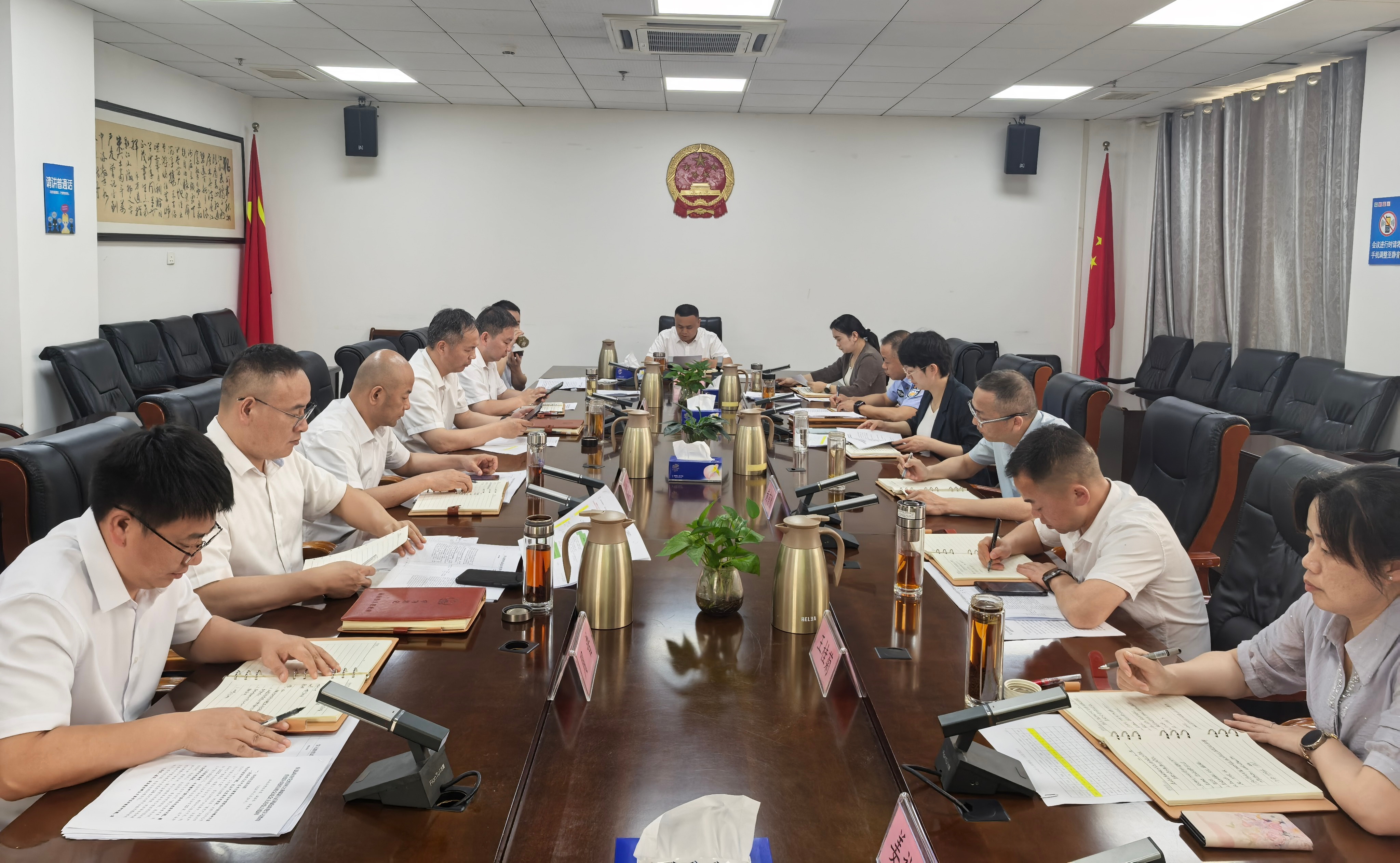 王功辉主持召开县政府党组树立和践行正确政绩观学习教育查摆问题情况检视交流会