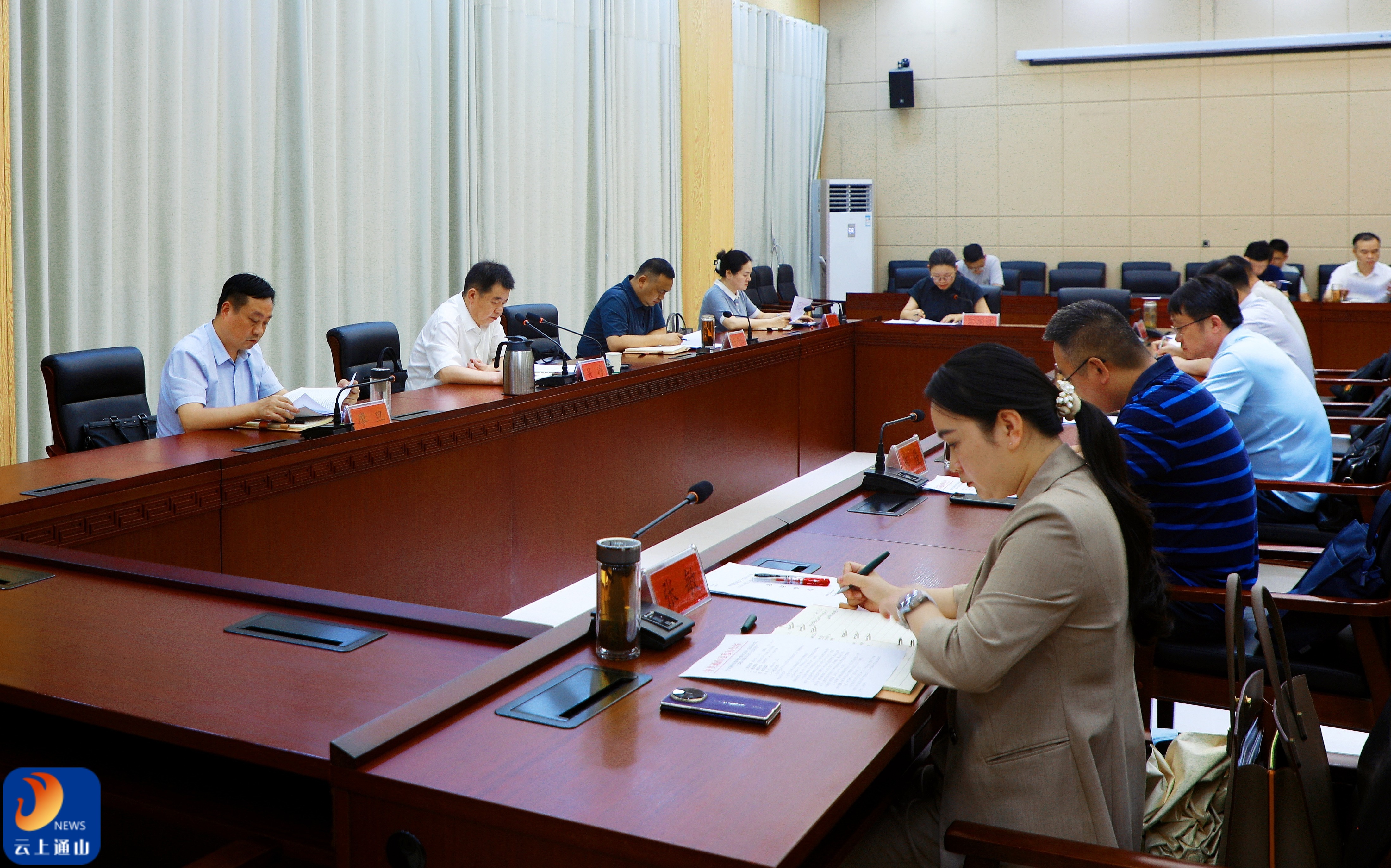 吴涛主持召开县委常委会会议 重温习近平总书记考察湖北重要讲话精神 奋力谱写县域高质量发展新篇章
