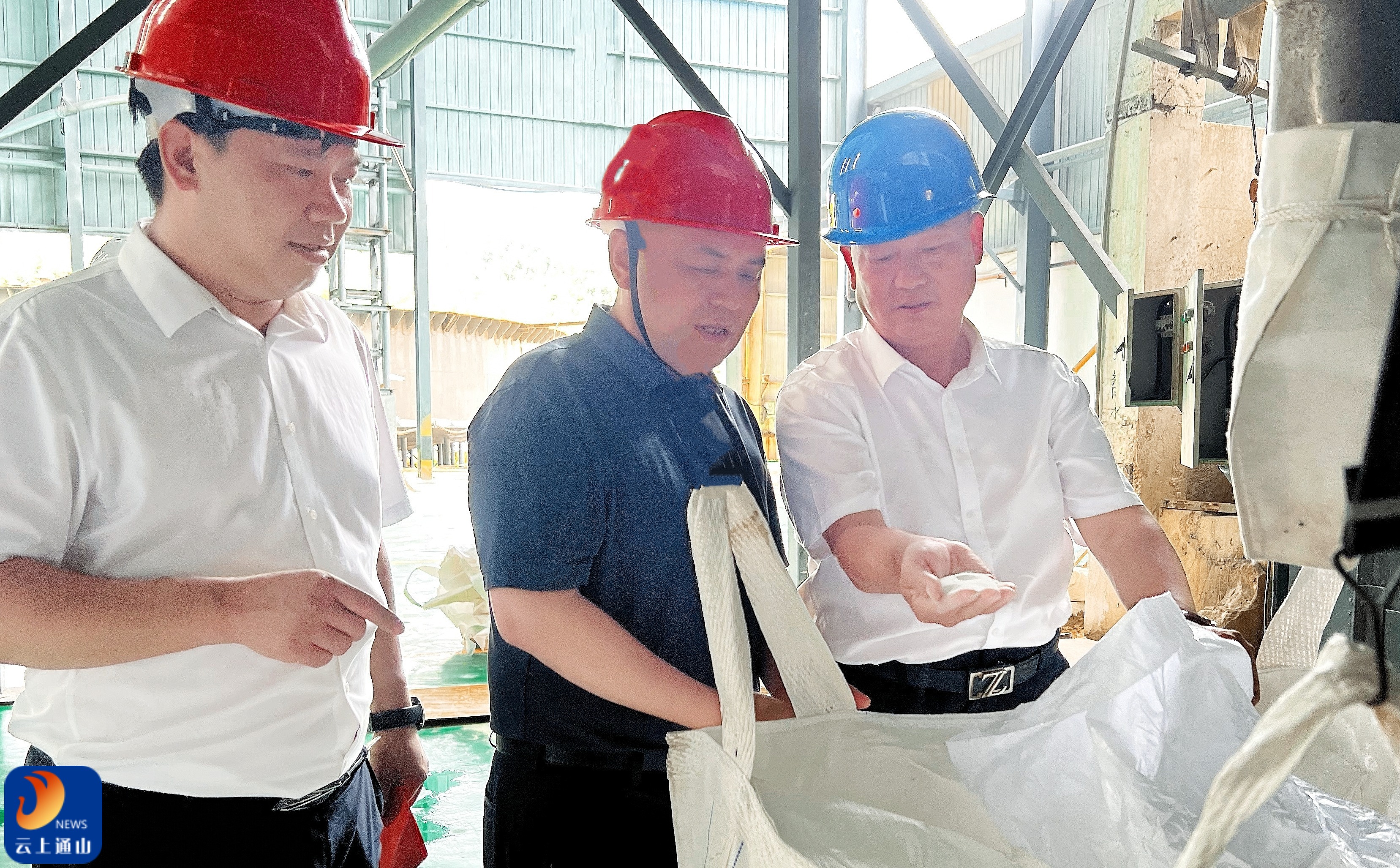 王功辉到洪港镇调研督导项目建设和企业发展