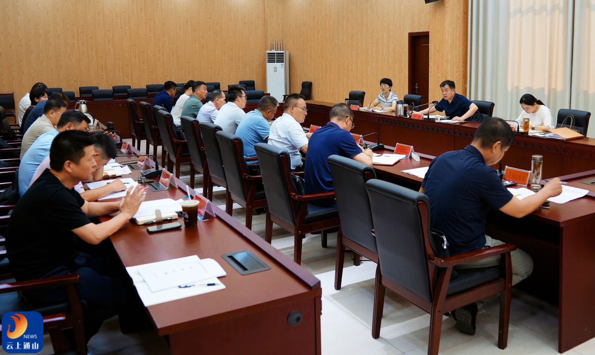 吴涛主持召开县委经济工作专题会