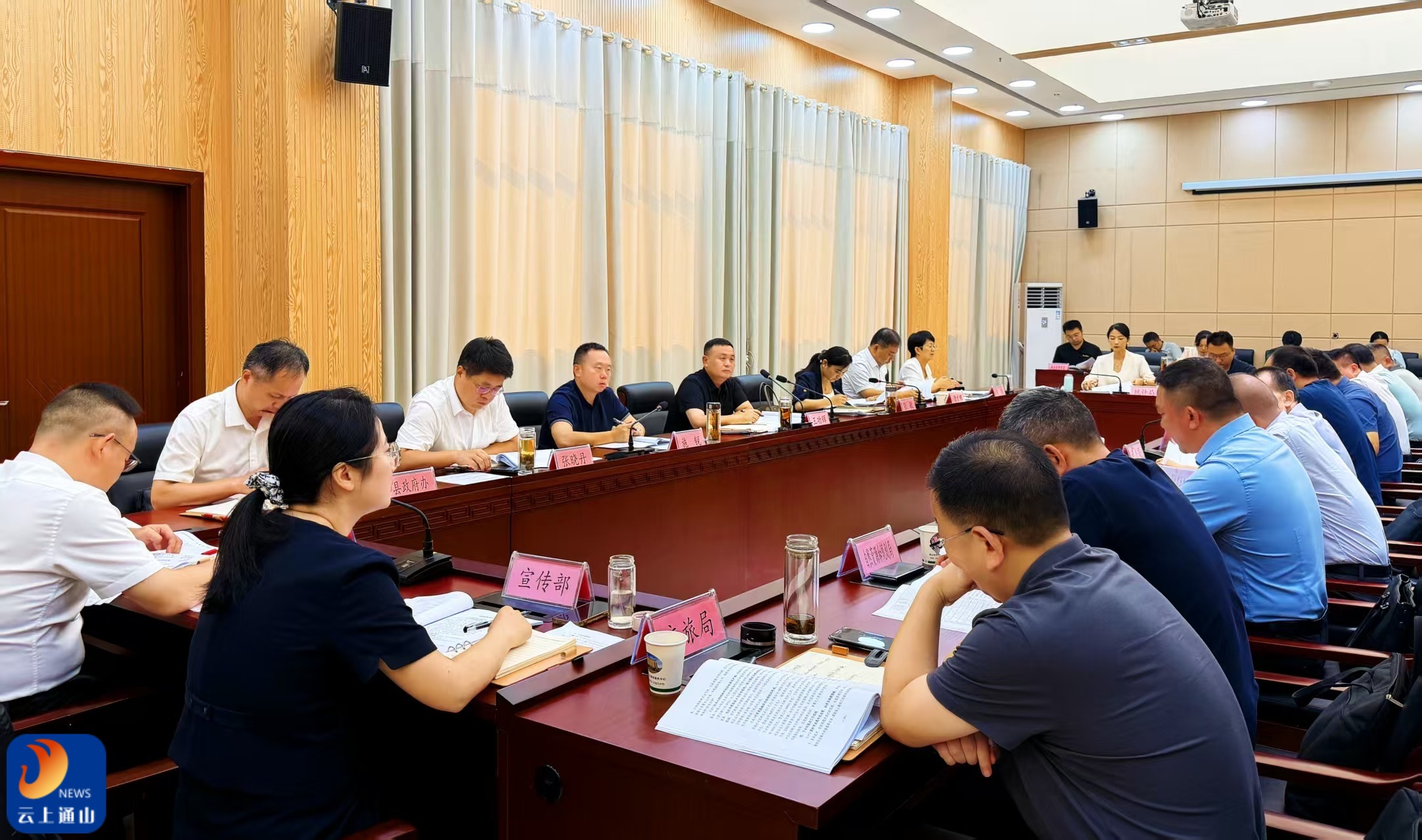 王功辉在通山县项目入库工作专题会议上强调：抓实项目入库企业入规纳限 以精准服务赋能高质量发展