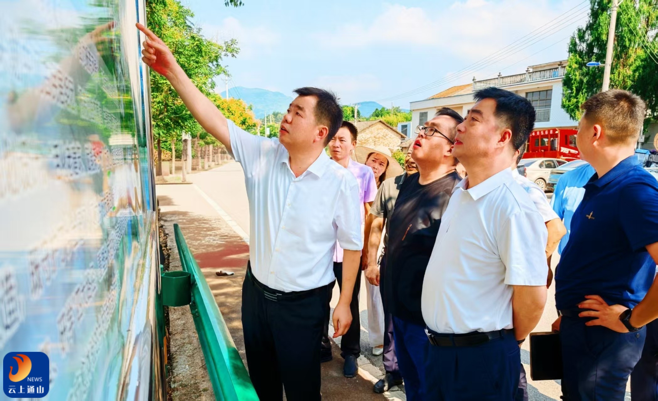 吴涛在杨芳林乡调研时强调：绘就旅居康养新画卷 筑牢乡村振兴“桥头堡”
