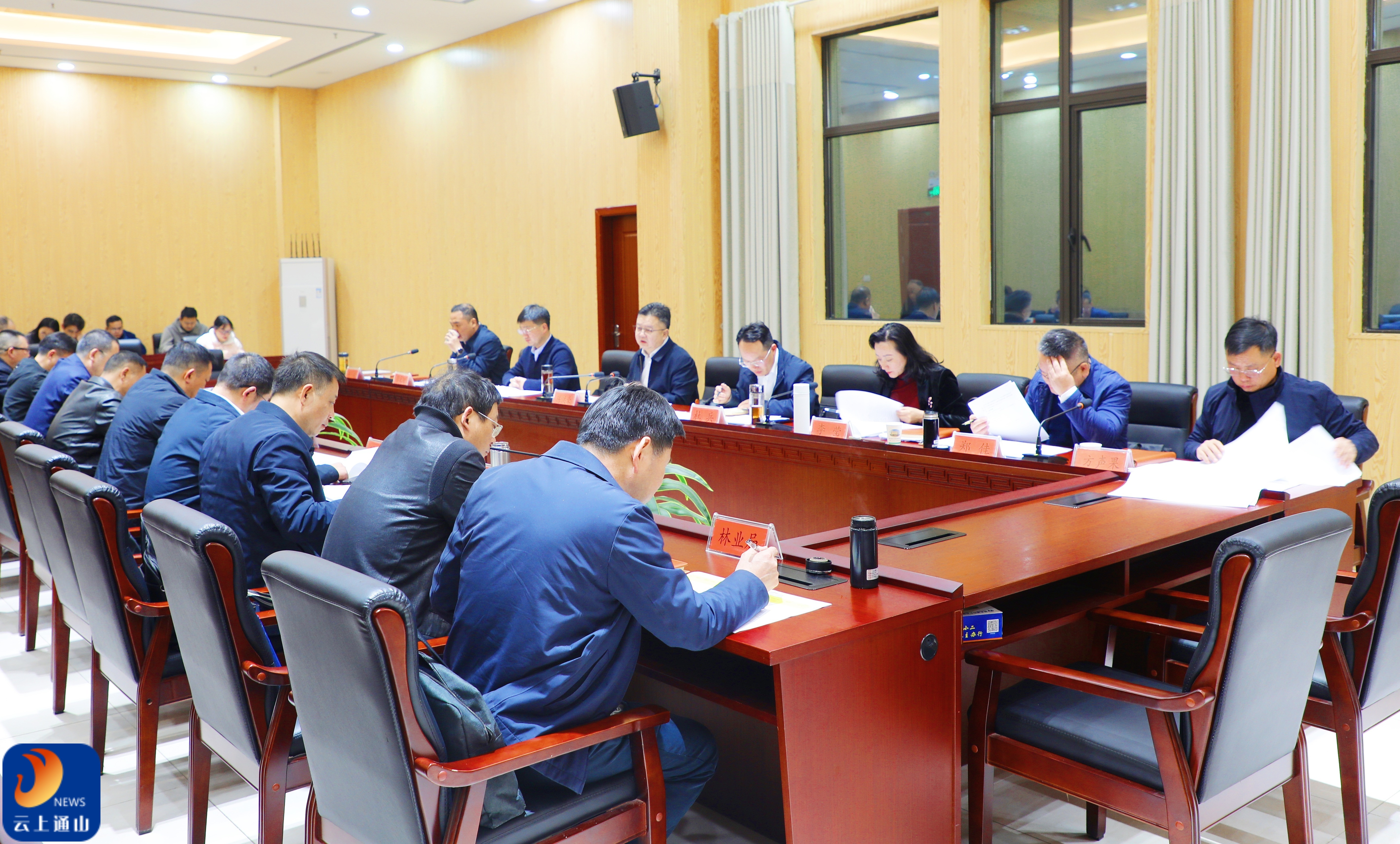 陈洪豪主持召开季度集中开工项目专题调度会： 拉满干劲 使出拼劲 永争先进 推动项目建设跑出“加速度”