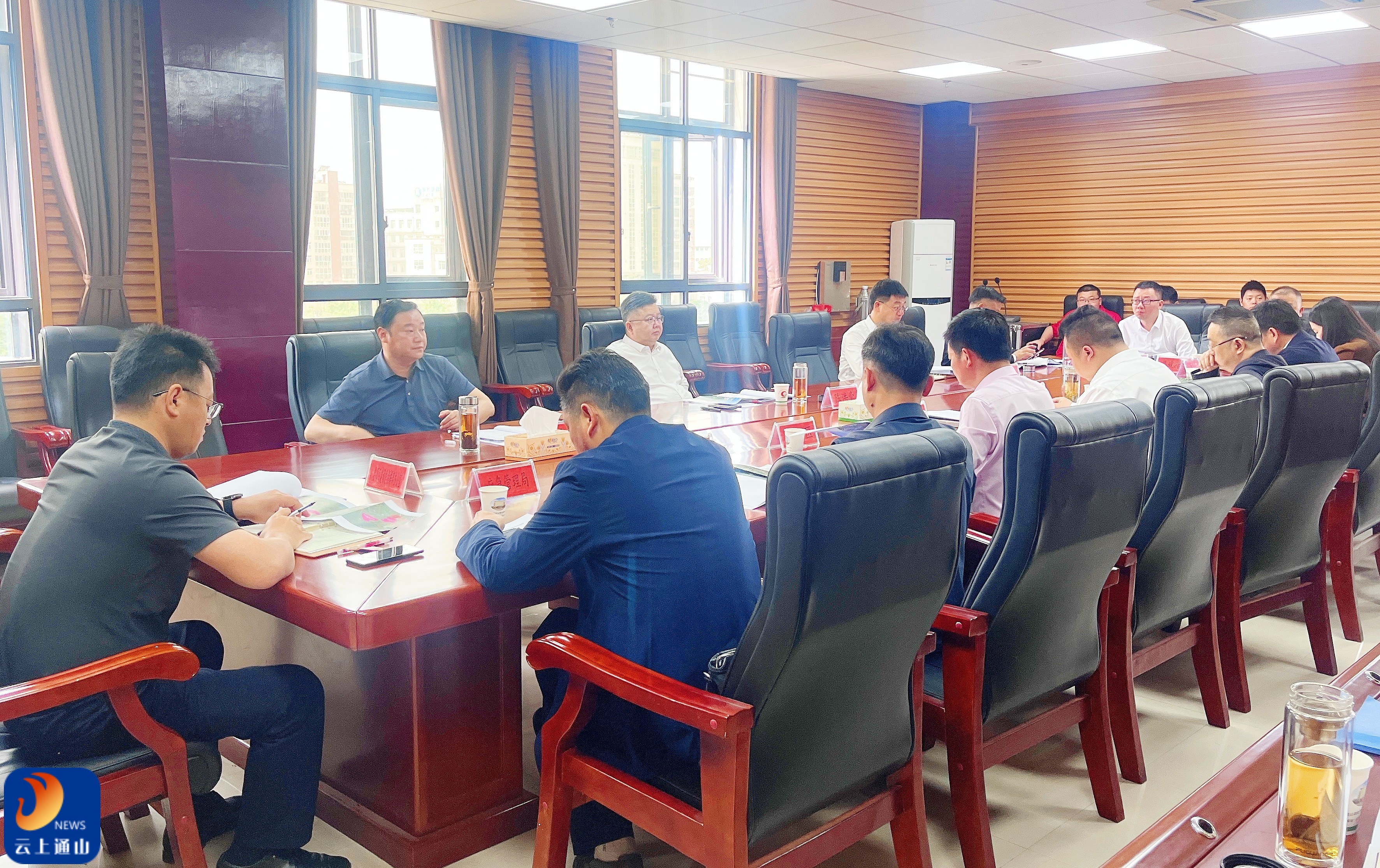 陈洪豪主持召开矿产资源开发调度会时强调：高标准规划引领 全要素保障攻坚 奋力推动新型建材产业高质量发展