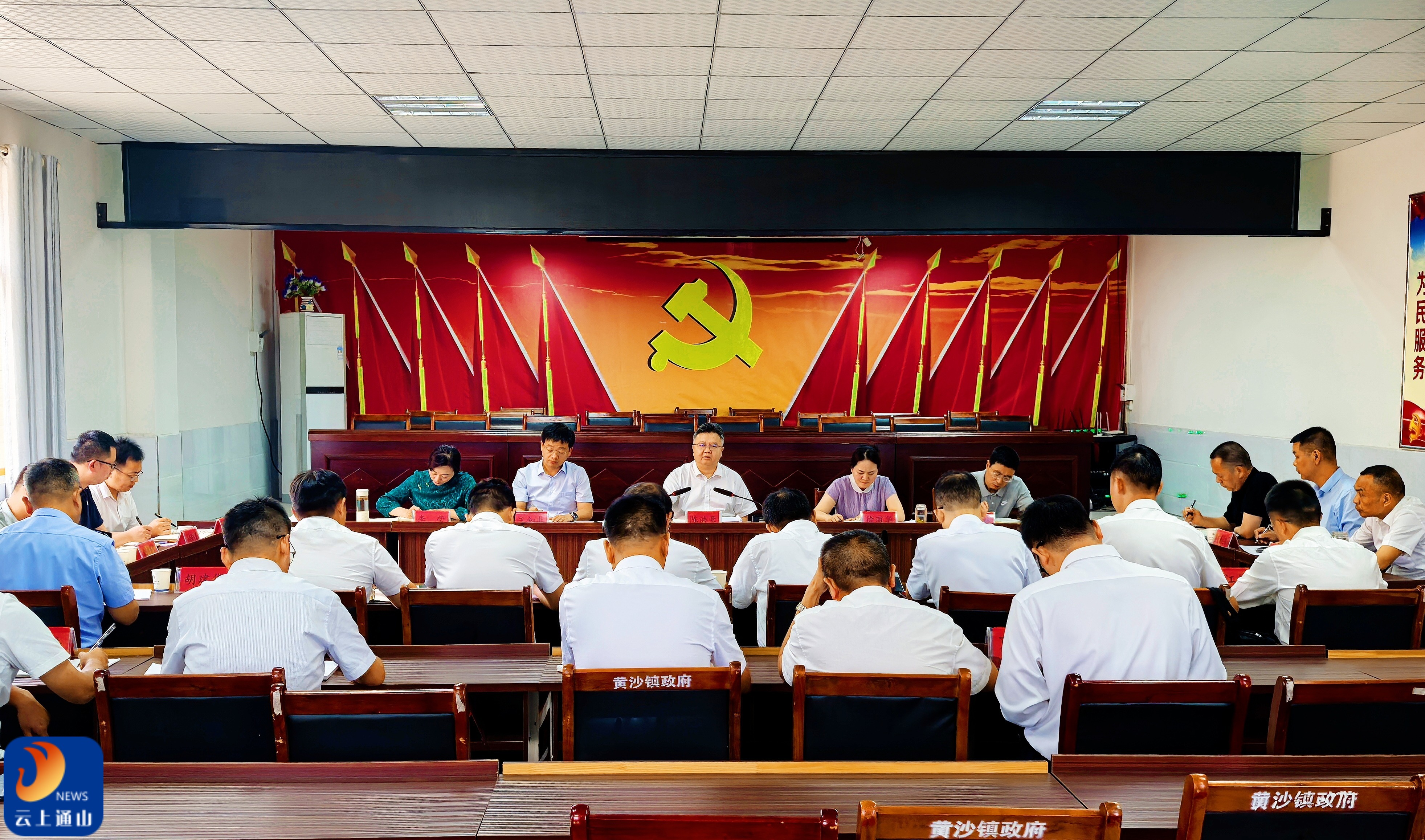 陈洪豪到黄沙铺镇主持召开镇域经济发展座谈会 找准发展定位 全力服务项目 为县域经济高质量发展增势赋能