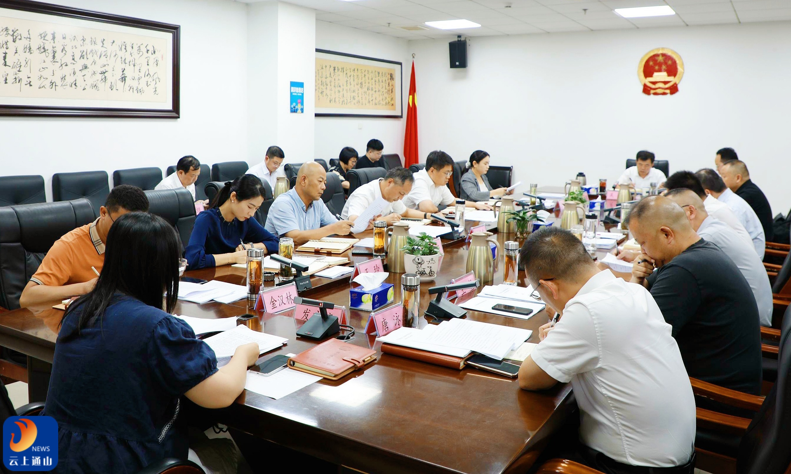 吴涛主持召开县政府常务会议