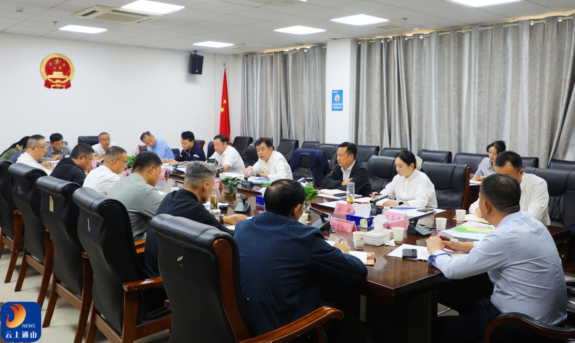 吴涛主持召开电子信息产业园暨招商引资和产业发展调度会： 直面问题深水区 以有解思维破冰 善用系统思维打好组合拳