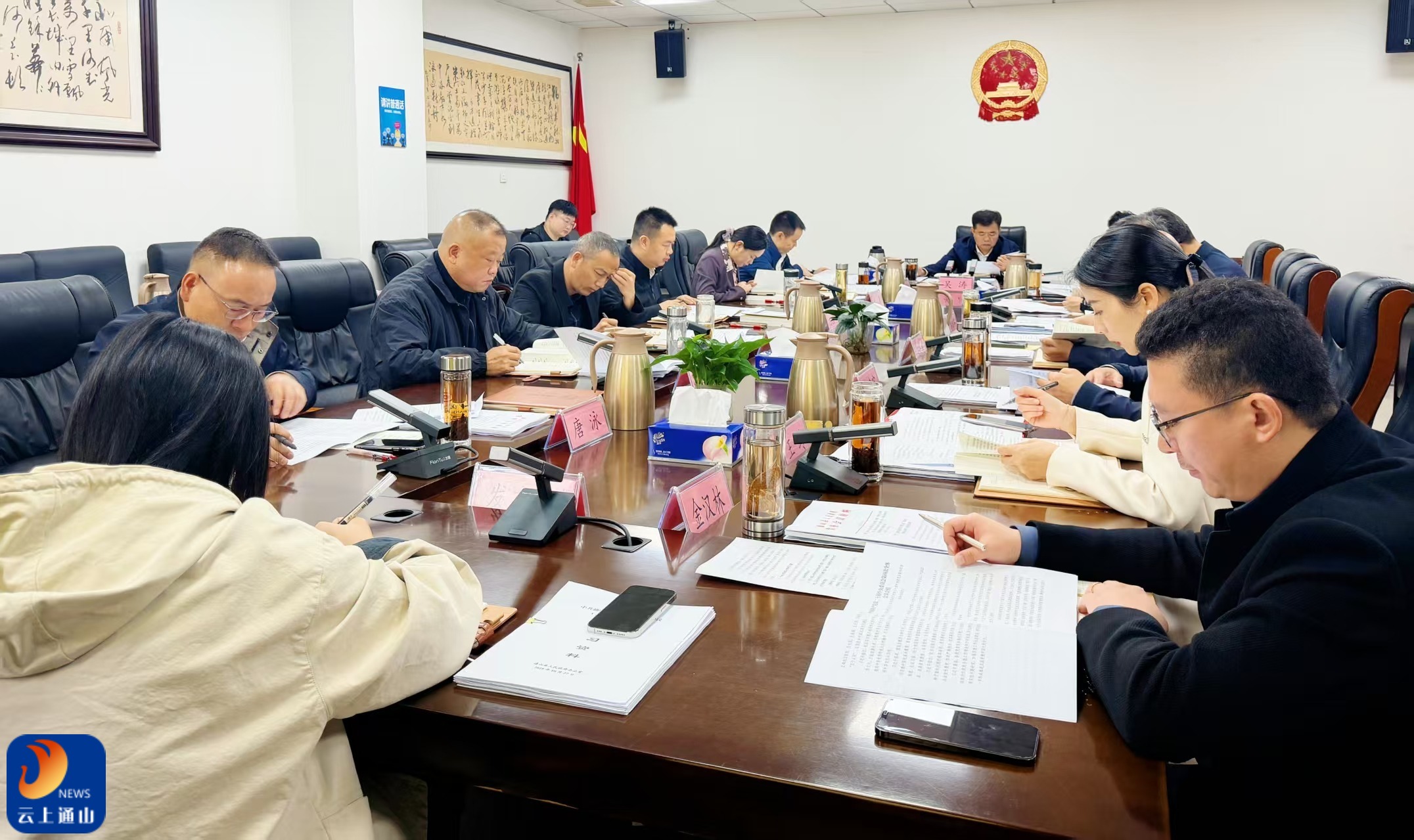 吴涛主持召开县政府党组理论学习中心组学习暨县政府党组会议、县政府常务会议