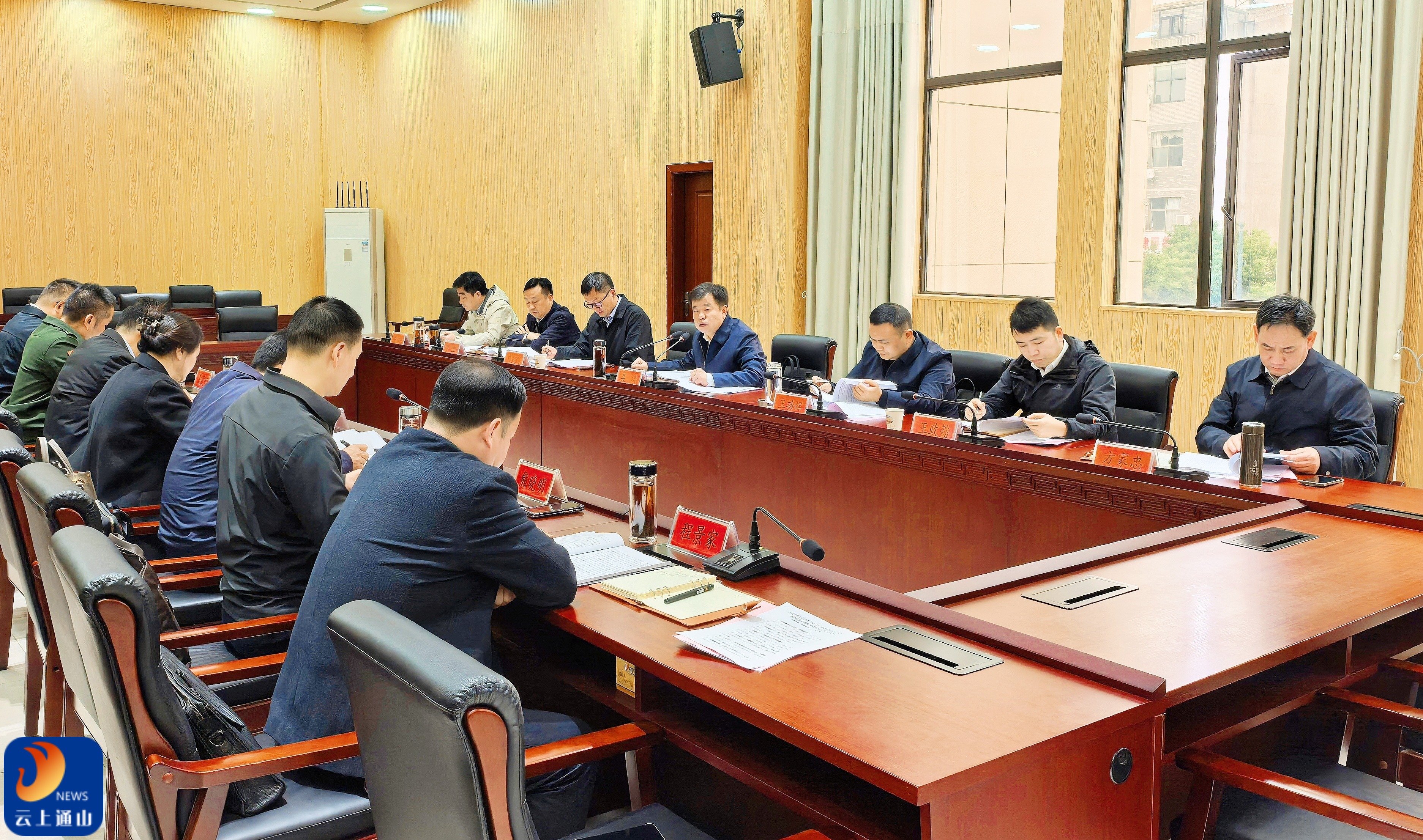 县委常委会召开省委巡视“回头看”整改专题民主生活会