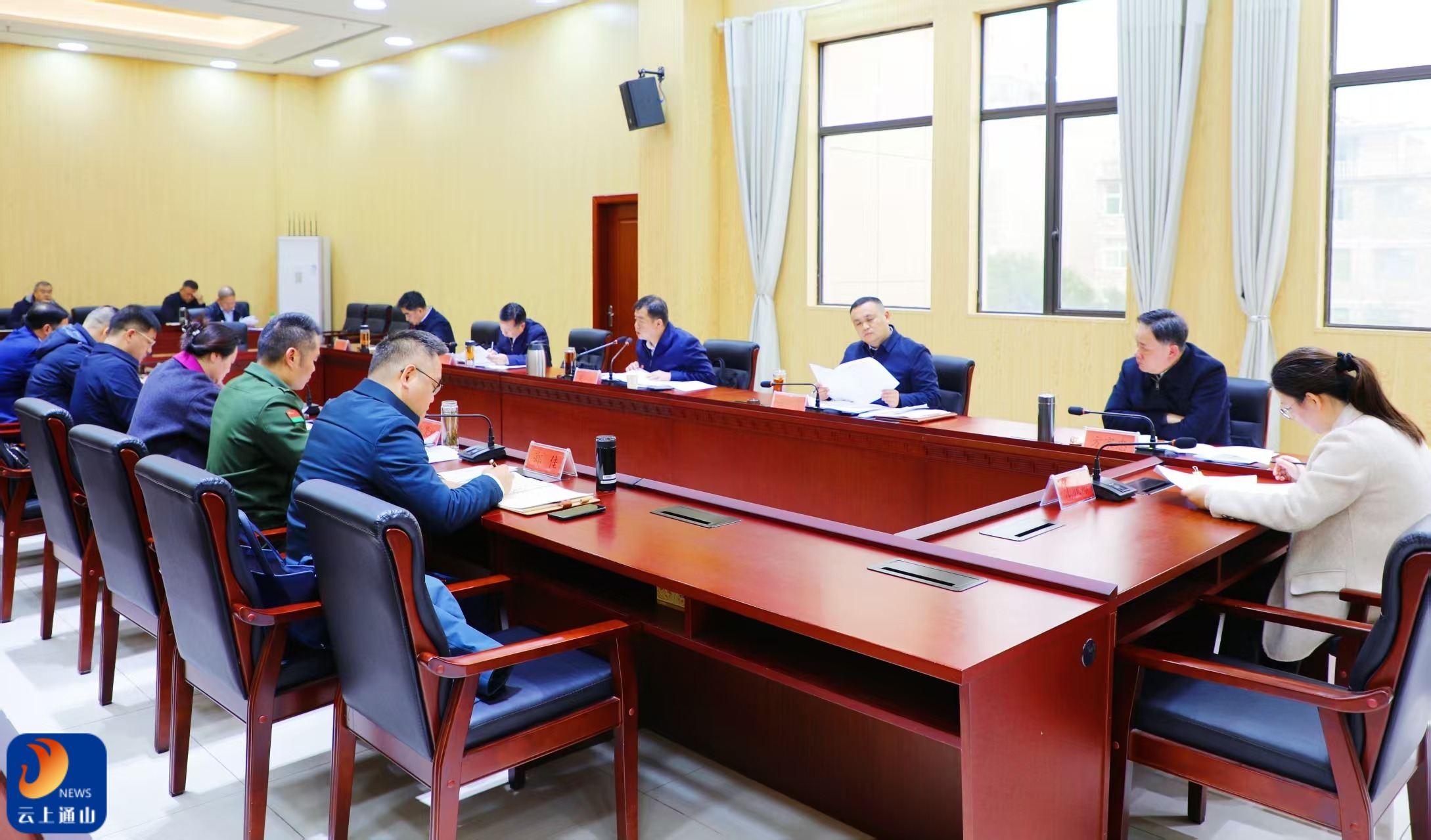 吴涛主持召开县委常委会会议