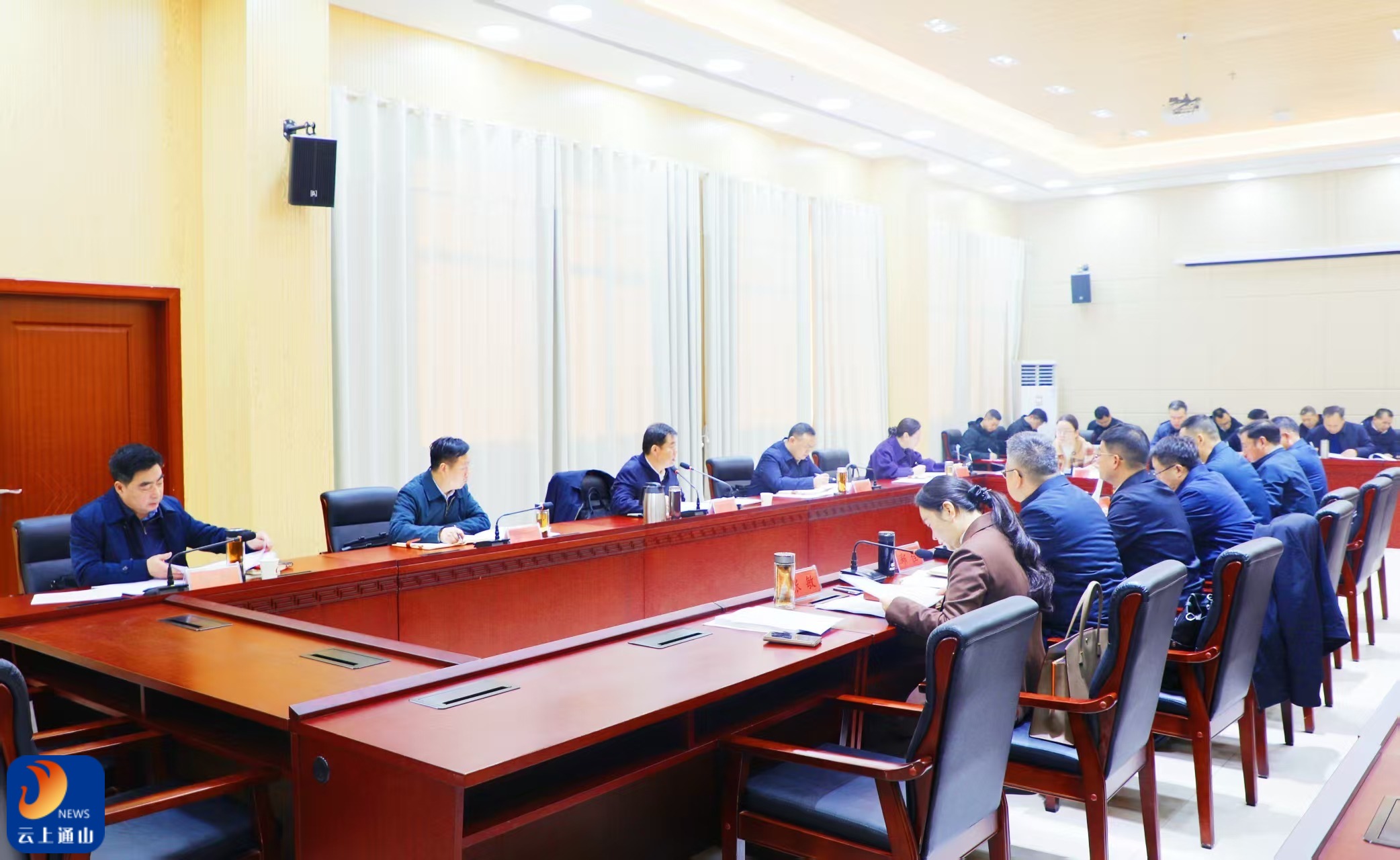 吴涛主持召开县委常委会会议