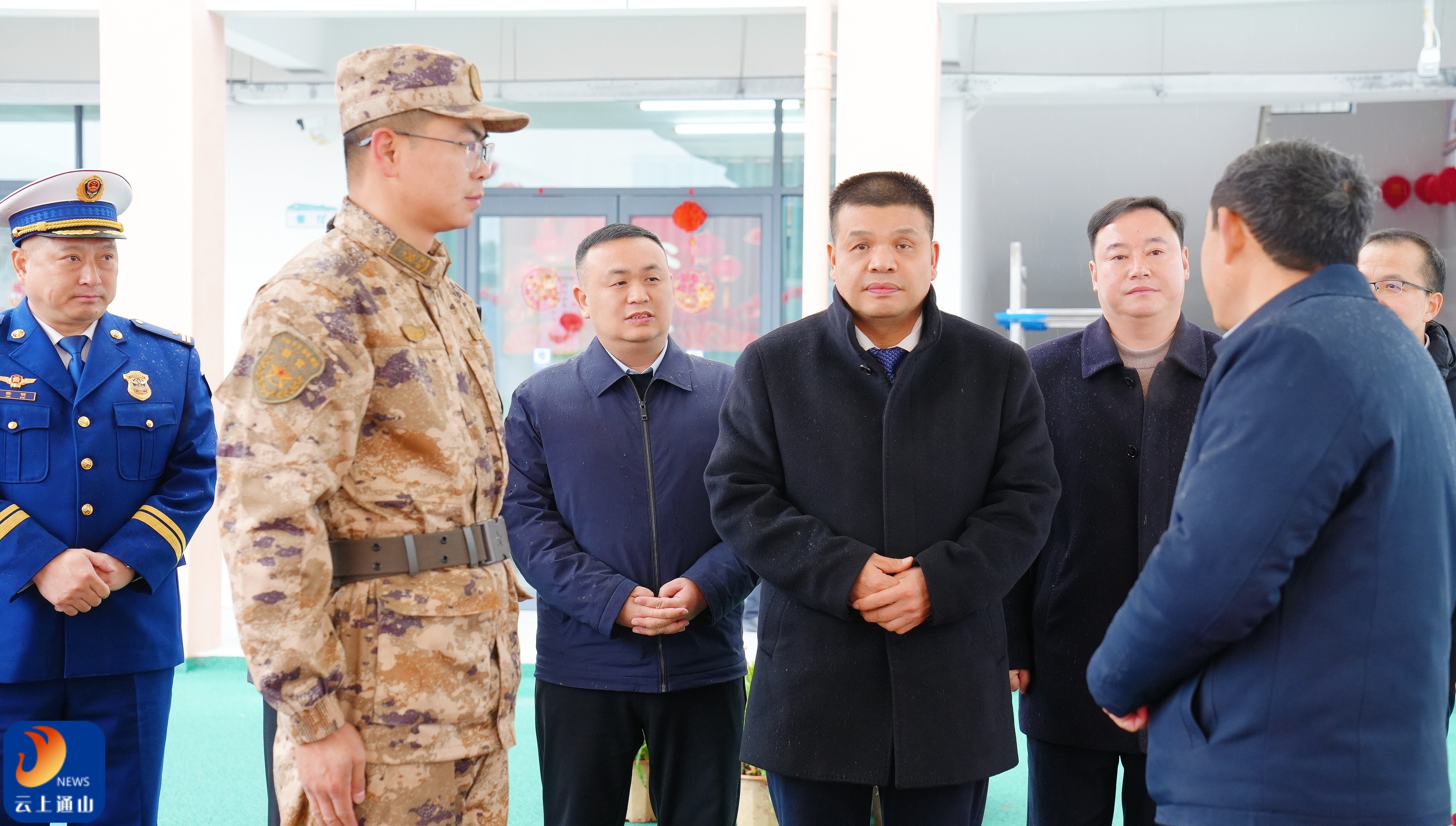 夏福卿到通山县青少年成长学校与师生教官共度除夕