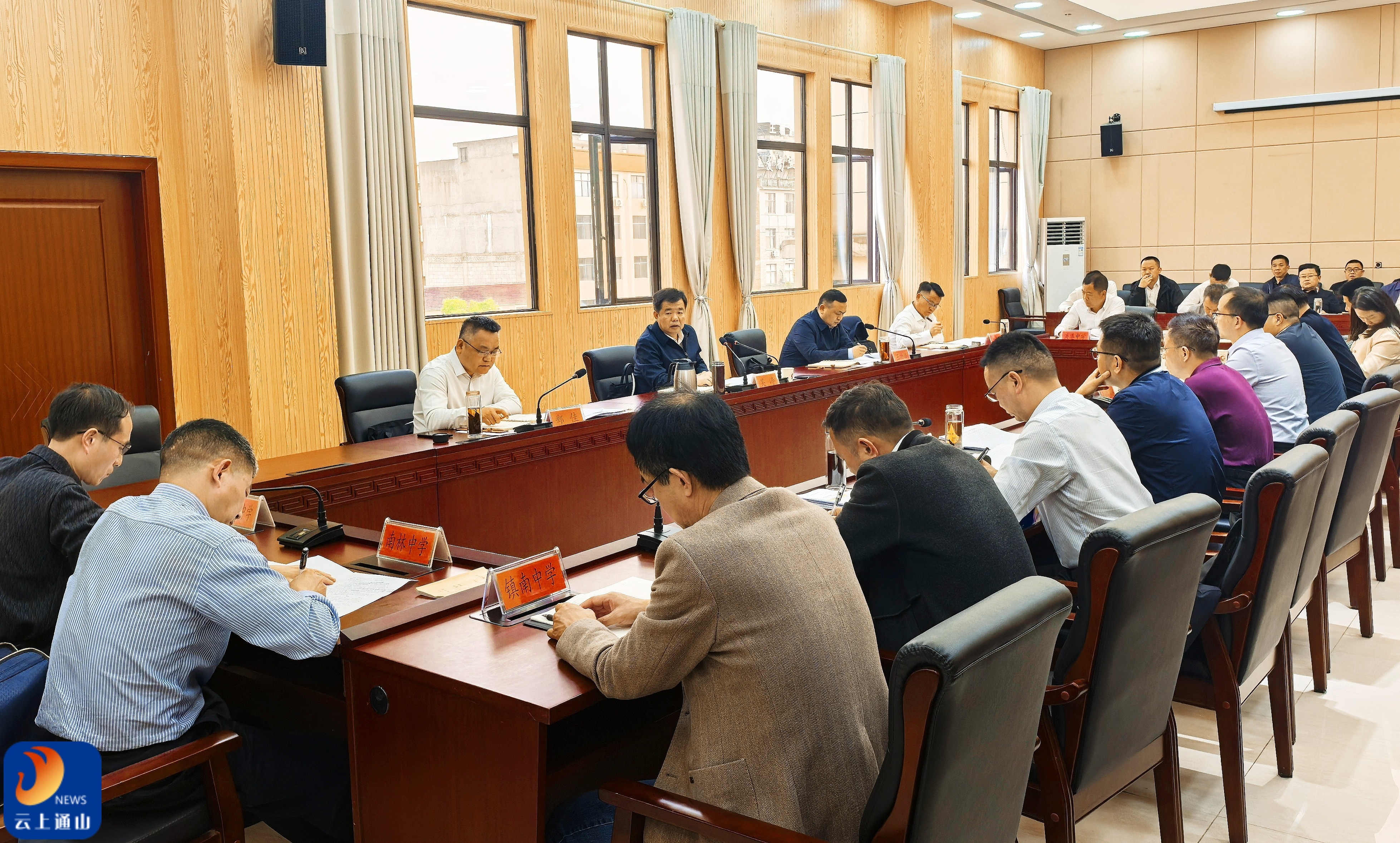 吴涛主持召开全县基础教育工作会议