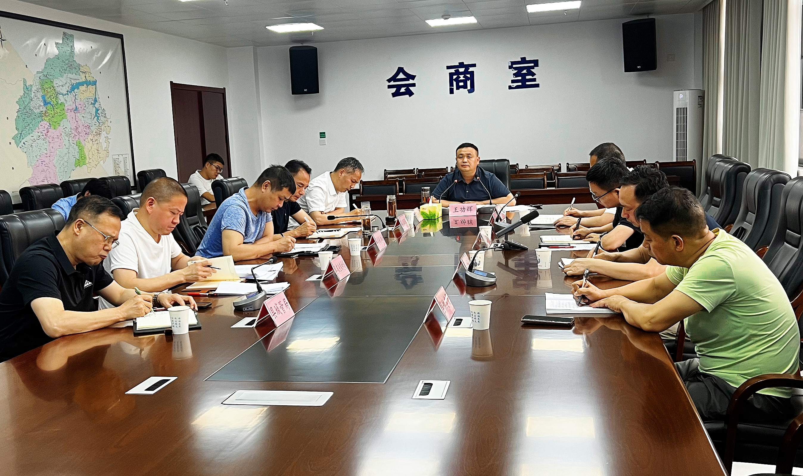 王功辉主持召开全县防汛暨中考工作视频会