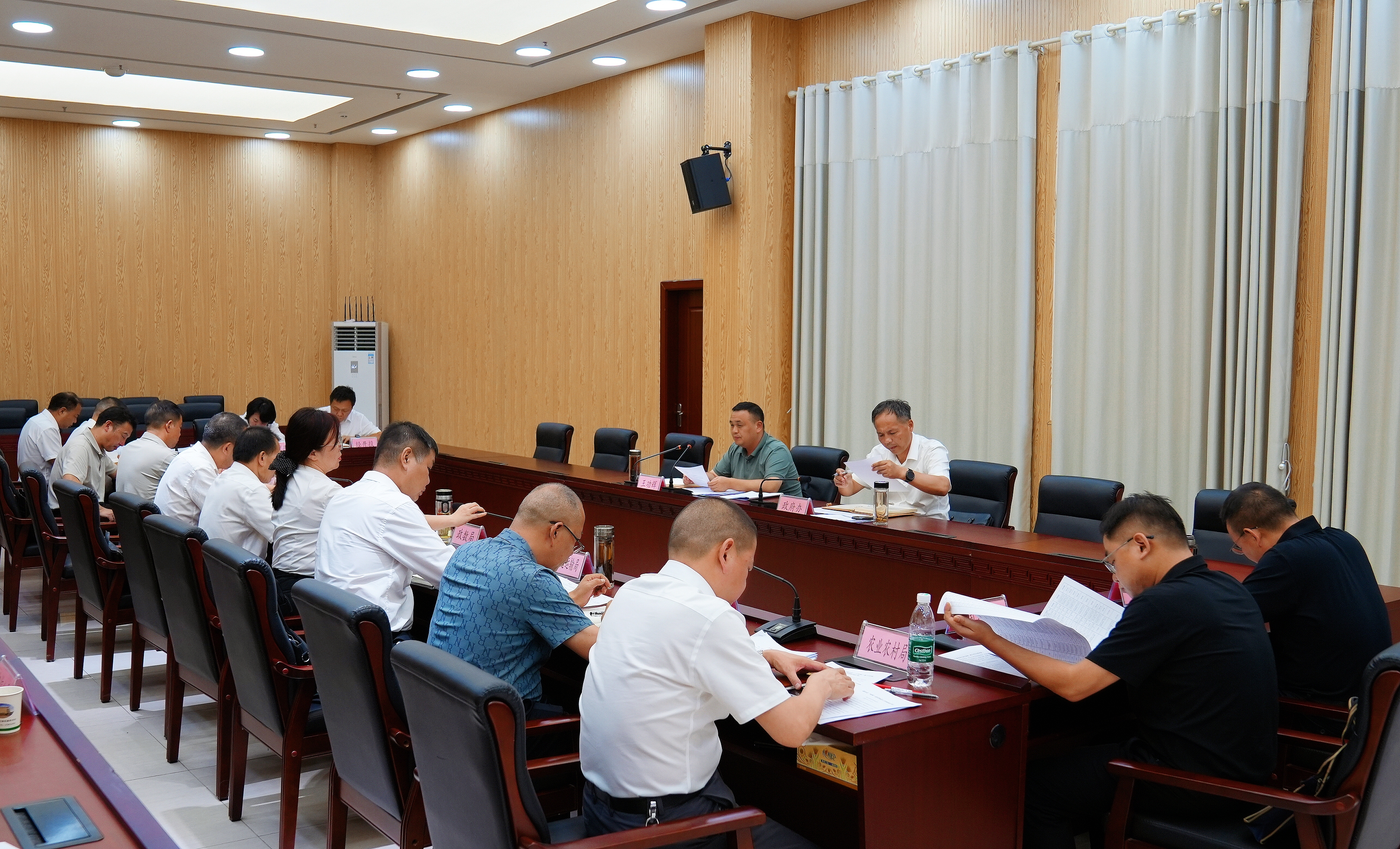 王功辉主持召开全县“六张网”建设推进工作会