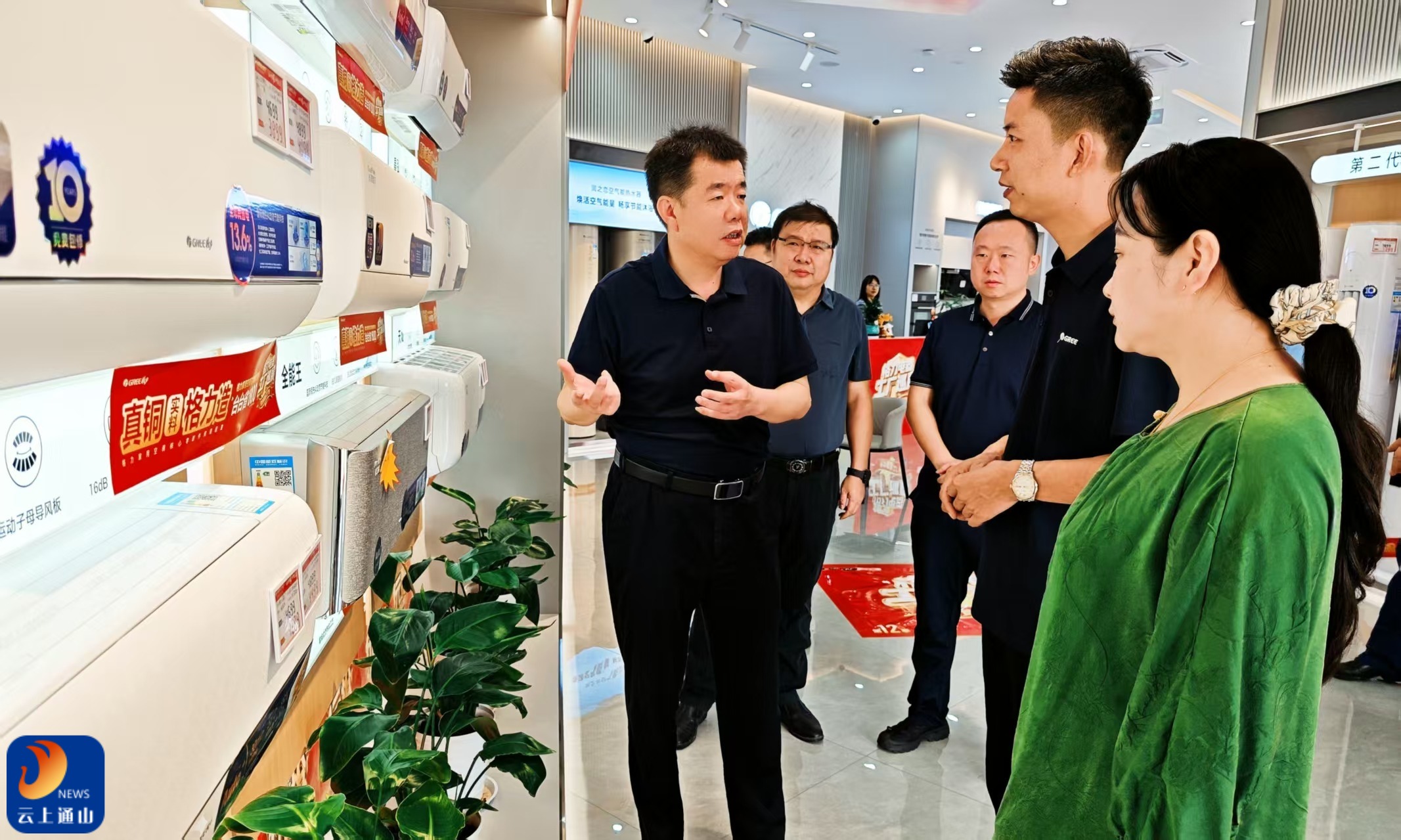 吴涛 王功辉检查中秋节期间各项重点工作